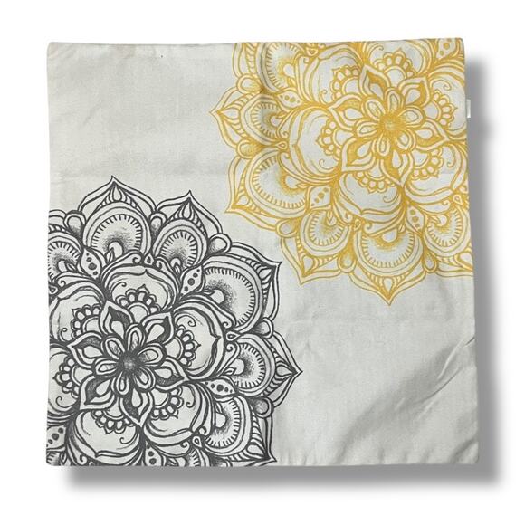 CaliTime decorative mandala throw pillow cover NWOT 18" x 18" - Picture 2 of 4